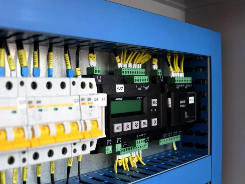 OTOMASI MESIN MODERN LEWAT BASIC PLC YANG ANDAL